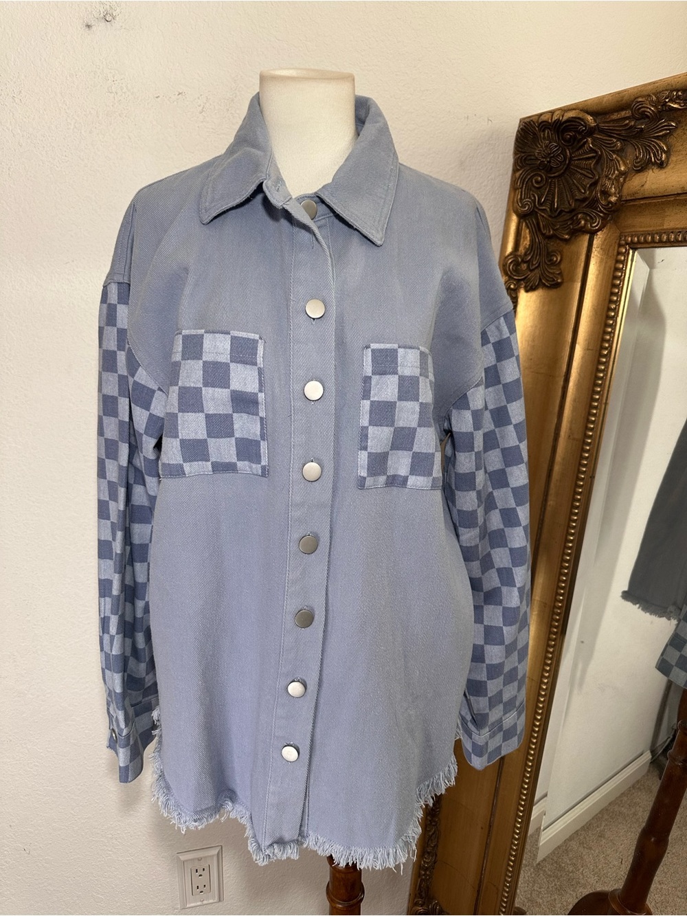 New Vici Long Sleeve Button Closure Front Pockets Denim Shacket Top Size M - Picture 4 of 11